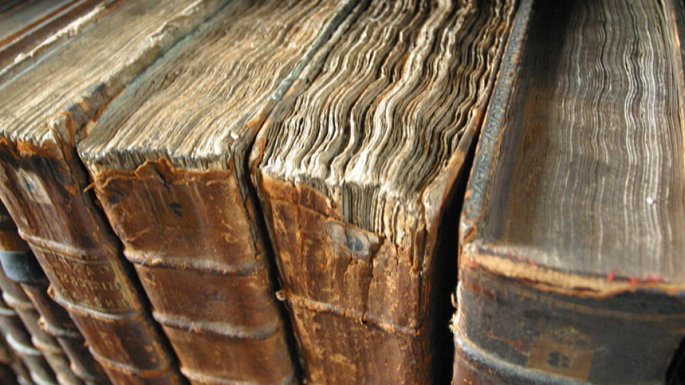 Древние книги